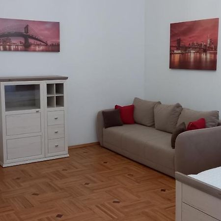 Двох Рівневі Апартаменти В Центрі Lviv Eksteriør bilde